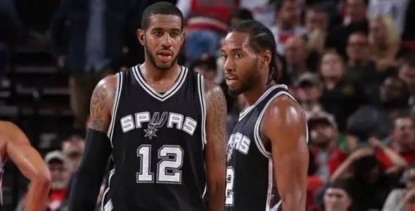 与球迷共享 与球迷共享